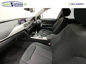 BMW 3-Series 320D Automatic, Reversing camera - Image 4