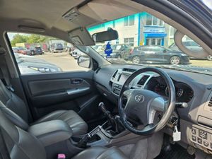 Toyota Hilux 3.0 D4D Invincible D/C 4DR - Image 4