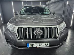 Toyota Land Cruiser 2.8 UTILITY VX 5DR - Image 2