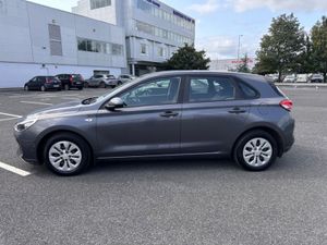 Hyundai i30 I 30, 1.4 PETROL, CLASSIC MODEL, LOW M - Image 4