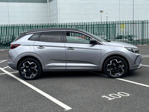 Opel Grandland ELITE DIESEL AUTO, HEATED LEATHER S - Image 3