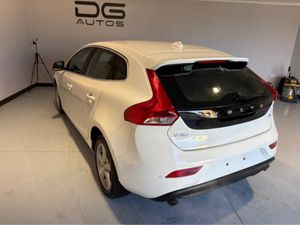 Volvo V40 T4 -  LOW KMs - NEW NCT - REVERSES CAMER - Image 3