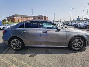 MERCEDES-BENZ A CLASS A250 E AMG LINE EXECUTIVE - Image 4