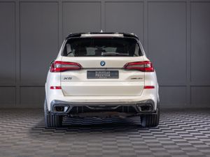 222 BMW X5 X-Drive 45e M-Sport - Image 4