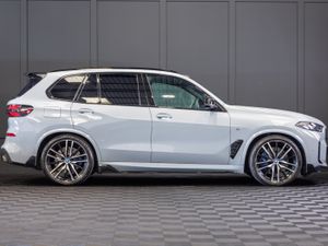 2025 BMW X5 X-Drive 50e M-Sport - Image 2