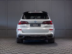 2025 BMW X5 X-Drive 50e M-Sport - Image 4