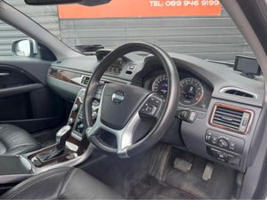 Volvo V70 1.6 T4 ESTATE AUTO - Image 2