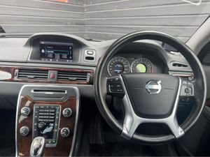 Volvo V70 1.6 T4 ESTATE AUTO - Image 4