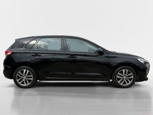 Hyundai i30 Petrol Deluxe Turbo - Image 2