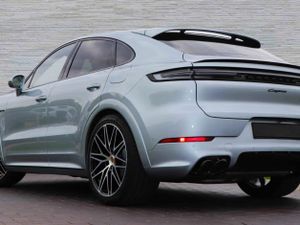 242 Porsche Cayenne E-Hybrid Huge Spec - Image 2