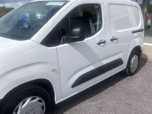 2021 OPEL COMBO MY21-L1H1-1.5 75PS-DSL-5 75PS-DSL - Image 4