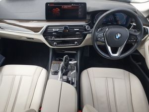 BMW 5 Series 520d SE Saloon - Image 4