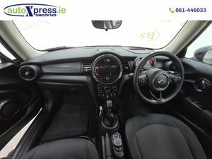 Mini Cooper 1.5 Automatic, Reversing camera - Image 2