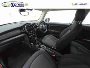 Mini Cooper 1.5 Automatic, Reversing camera - Image 4
