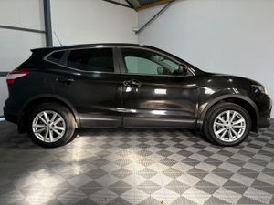 2015 Nissan Qashqai SV 1.5 DSL Manual - Image 4