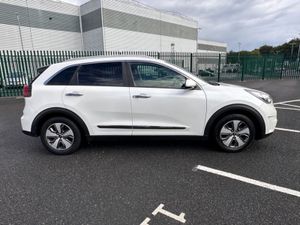 Kia Niro PLUG IN HYBRID, 1.6 PETROL, LOW MILEAGE, - Image 3