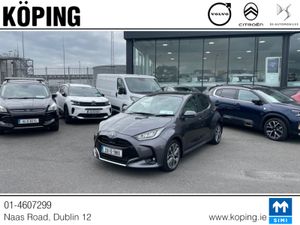 Toyota Yaris 1.5 PLATINUM 4DR AUTO // HIGH SPEC PL - Image 2