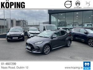 Toyota Yaris 1.5 PLATINUM 4DR AUTO // HIGH SPEC PL - Image 3