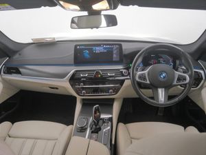 BMW 5 Series 530e M Sport Saloon - Image 4