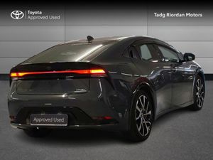 Toyota Prius PLUG-IN HYBRID - Image 2