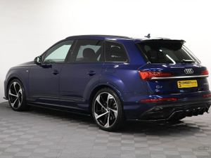 Audi Q7 Tfsie V6 Black Edition - Image 4
