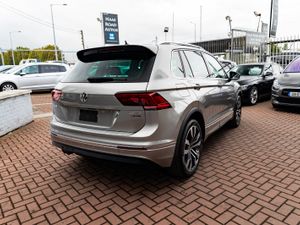 VOLKSWAGEN TIGUAN 2.0 TDI R-LINE 4-MOTION 5DR ESTA - Image 3