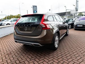 VOLVO V60 2.0D4 CROSS COUNTRY 5DR ESTATE AUTOMATIC - Image 3