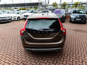 VOLVO V60 2.0D4 CROSS COUNTRY 5DR ESTATE AUTOMATIC - Image 4