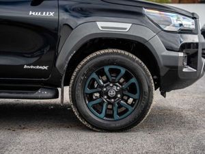 Toyota HiLux 2 8d4d INV X 201BHP D C - Image 4