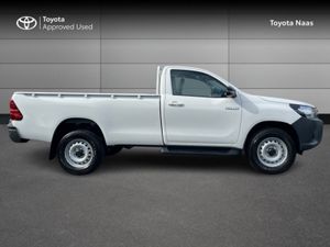 Toyota Hilux 2.8 DLX Single Cab - Image 3