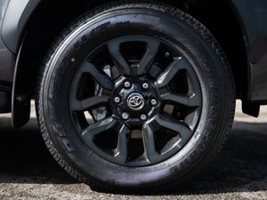 2025 Toyota HILUX INVINCIBLE X 2.8 Diesel Auto - Image 4