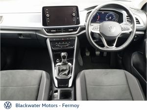 Volkswagen T-Roc 2.0TDI 116BHP STYLE WITH REAR VIE - Image 3