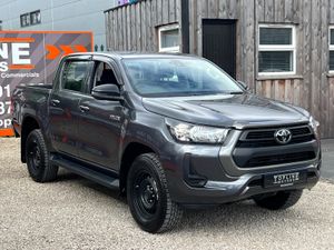 TOYOTA HILUX /BRAND NEW//MANUAL/ACTIVE// D-4D/ 4WD - Image 4