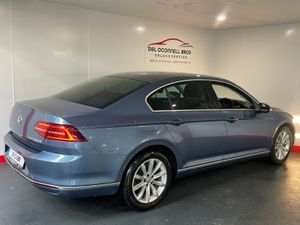 Volkswagen Passat HIGHLINE 2.0 TDI MANUAL 6SPEED F - Image 2