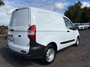 Ford Transit Courier - Image 3