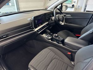 Kia Sportage 1.6 Phev K3  auto   125 P/W - Image 4
