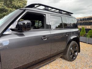 🇮🇪 Defender 110 2.0 P400E HSE X-DYNAMIC (rare) - Image 3