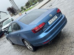 Volkswagen Jetta 2017 2.0 TDI - Image 4