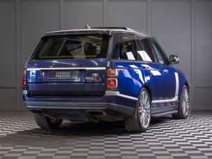 212 Range Rover Vogue Autobiography P400e - Image 3