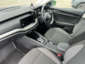 Skoda Octavia Octavia Combi AMB 1.0tsi 110HP DSG - Image 3