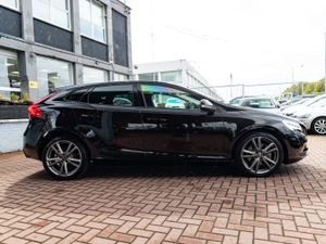 2018 VOLVO V40 - Image 2