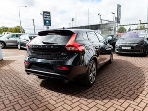 2018 VOLVO V40 - Image 3