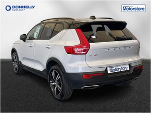 Volvo XC40 Estate R DESIGN - Image 2