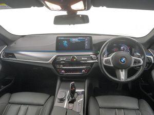 BMW 5 Series 530e M Sport Saloon - Image 4