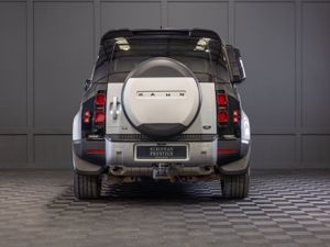 212 Land Rover Defender 110 S P400e - Image 4