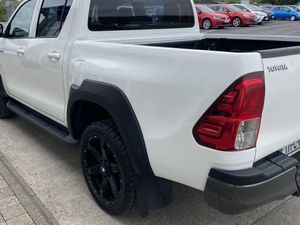 Toyota Hilux 2017 - Image 4