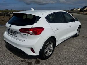 Ford Focus Zetec 5DR 1.5tdci 125PS 6spd 4 - Image 3