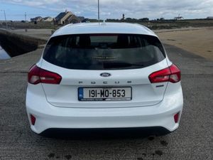Ford Focus Zetec 5DR 1.5tdci 125PS 6spd 4 - Image 4