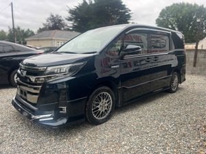 Toyota Voxy **2017** - Image 3
