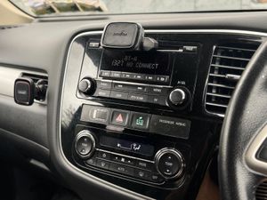 2014 MITSUBISHI OUTLANDER HYBRID PETROL AUTO - Image 3